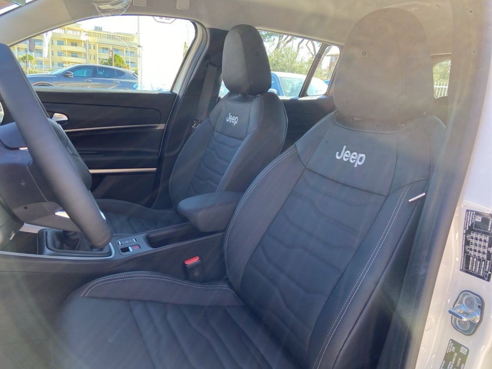 Jeep Avenger nuova a Chieti (15)