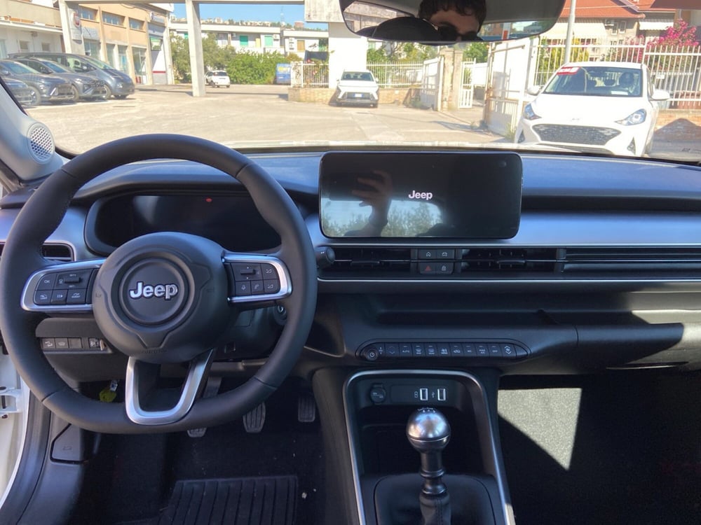 Jeep Avenger nuova a Chieti (17)