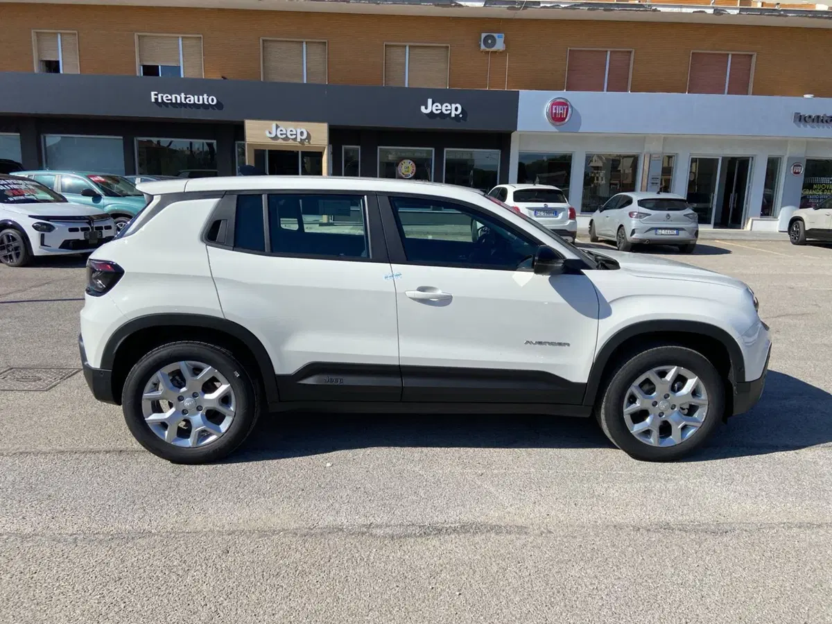 Jeep Avenger nuova a Chieti (7)
