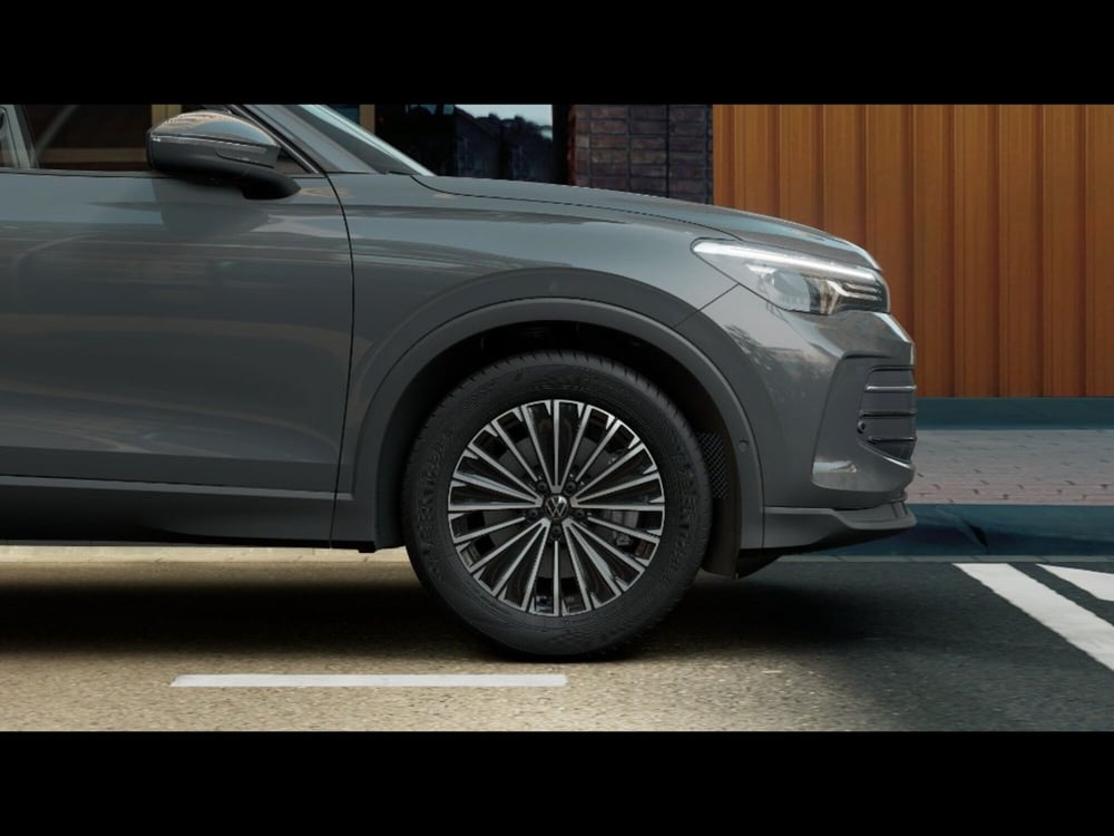 Volkswagen Tiguan nuova a Livorno (8)
