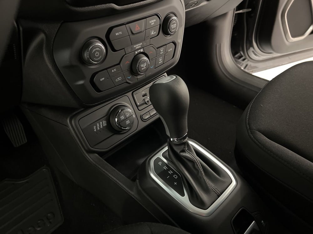 Jeep Renegade nuova a Pisa (11)