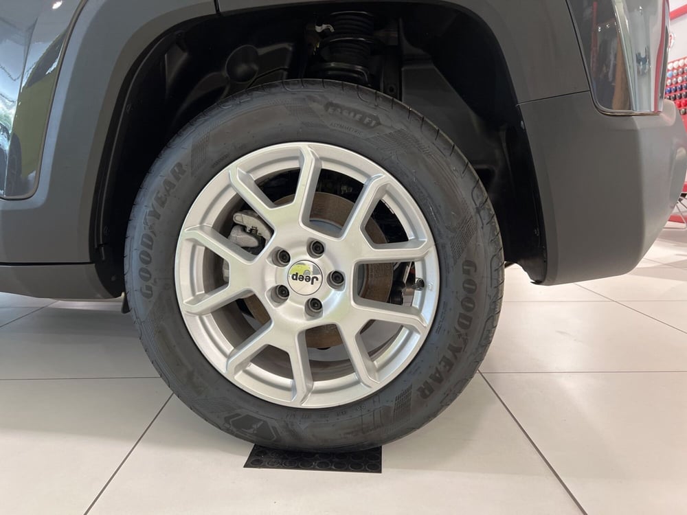 Jeep Renegade nuova a Pisa (5)