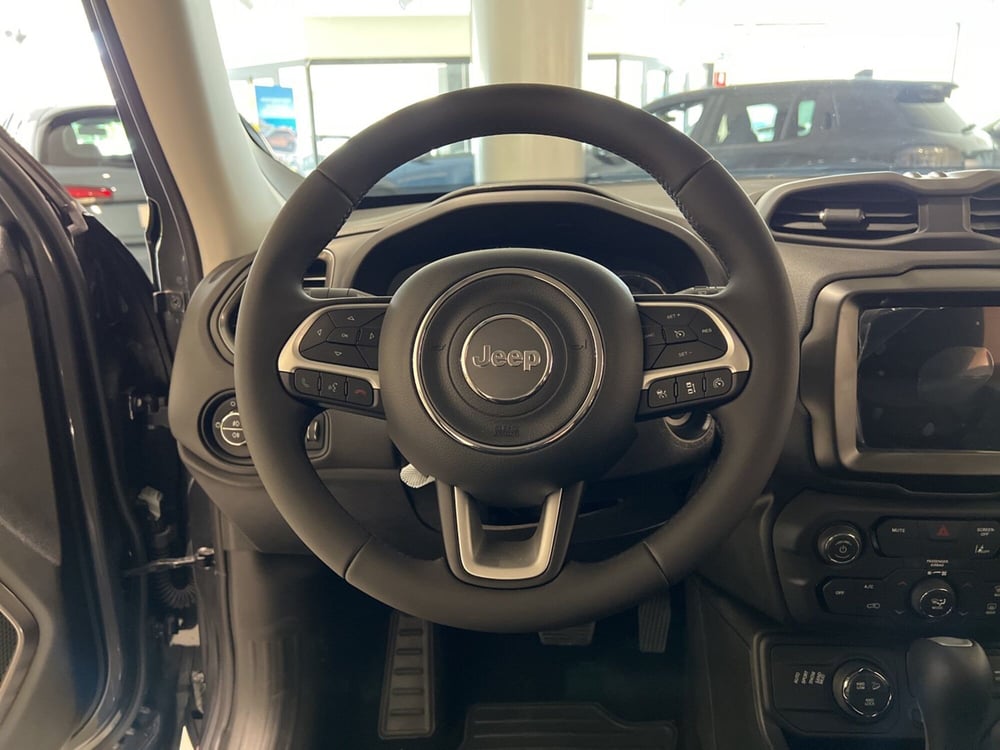 Jeep Renegade nuova a Pisa (9)
