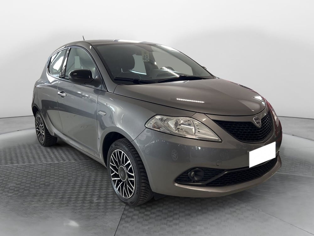 Lancia Ypsilon usata a Pisa