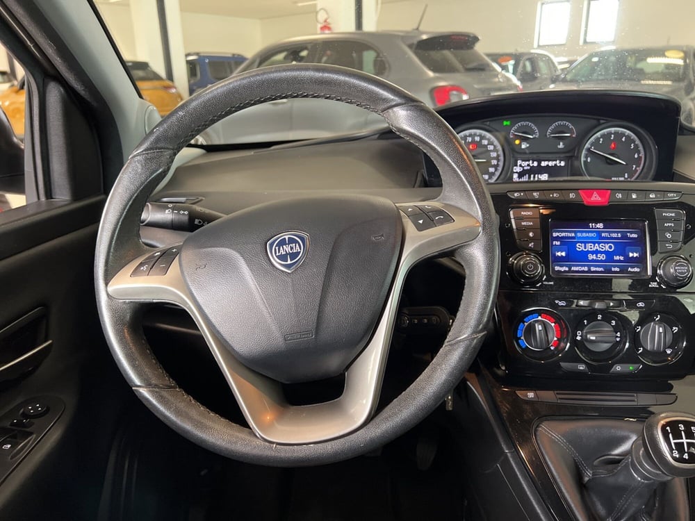 Lancia Ypsilon usata a Pisa (12)