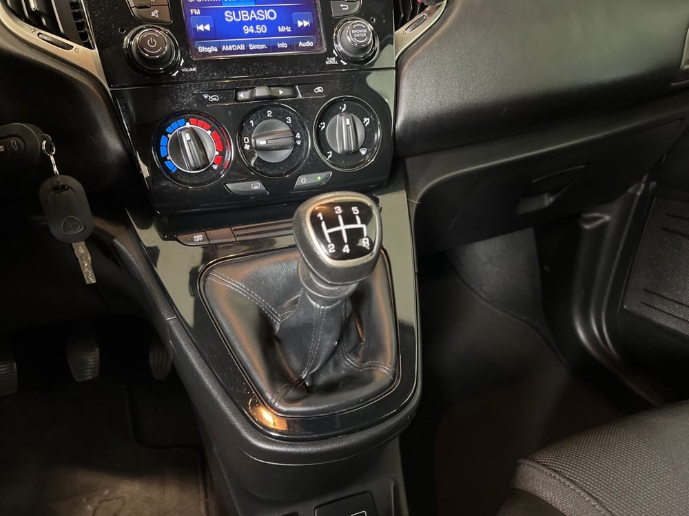 Lancia Ypsilon usata a Pisa (13)