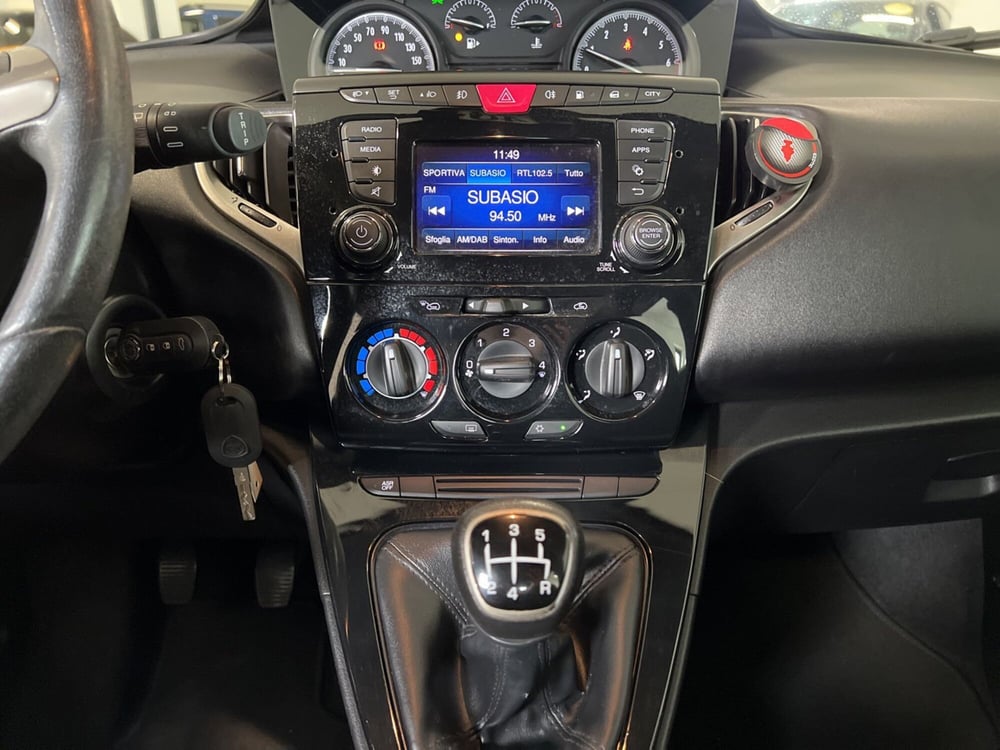 Lancia Ypsilon usata a Pisa (15)