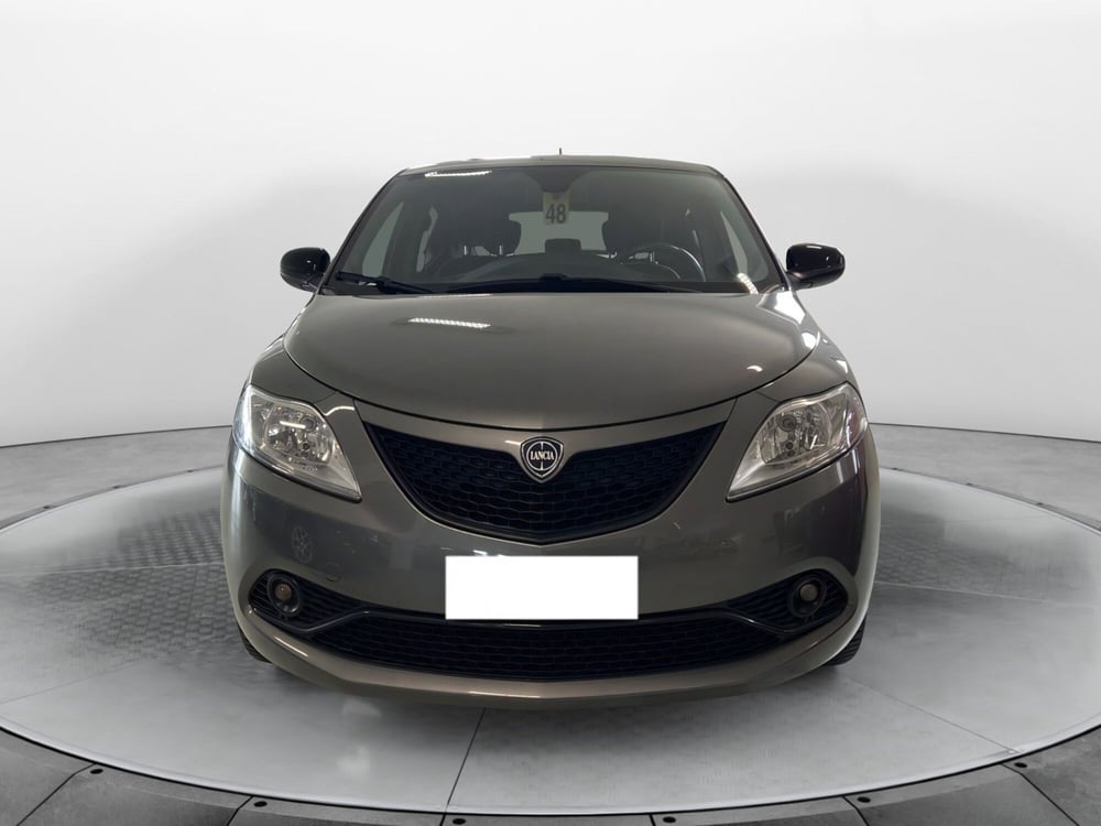 Lancia Ypsilon usata a Pisa (2)