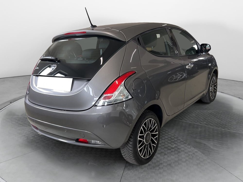 Lancia Ypsilon usata a Pisa (6)