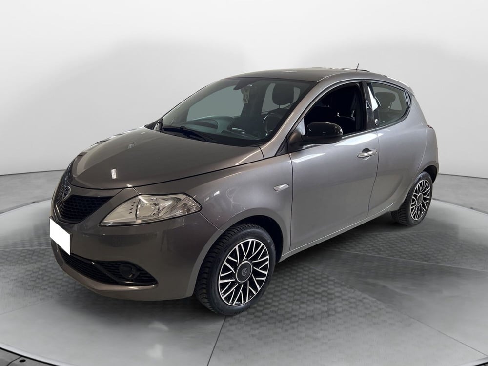 Lancia Ypsilon usata a Pisa (7)