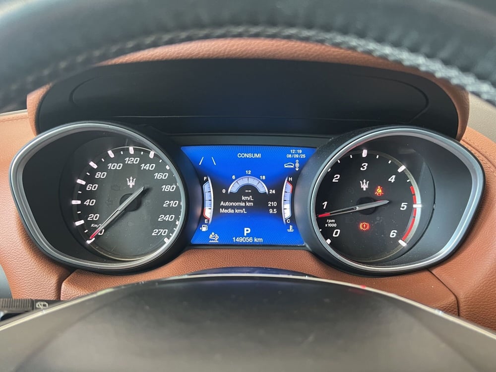Maserati Levante usata a Cosenza (11)