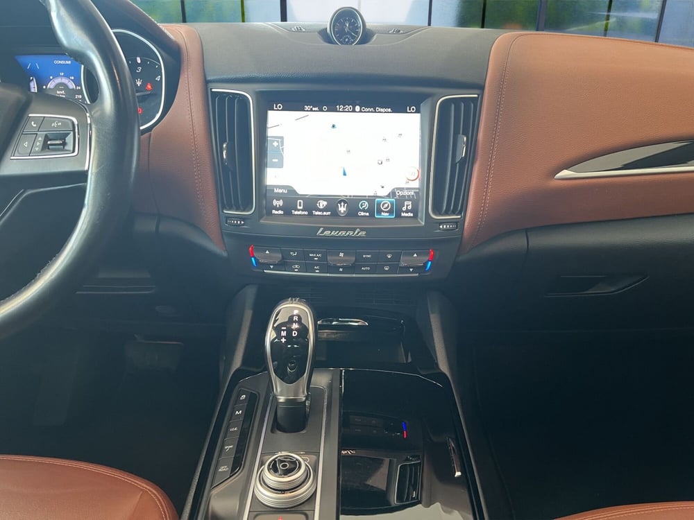 Maserati Levante usata a Cosenza (16)