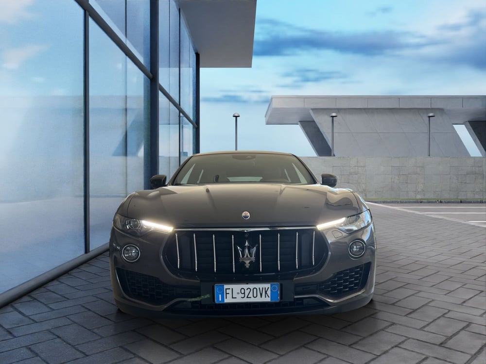 Maserati Levante usata a Cosenza (2)