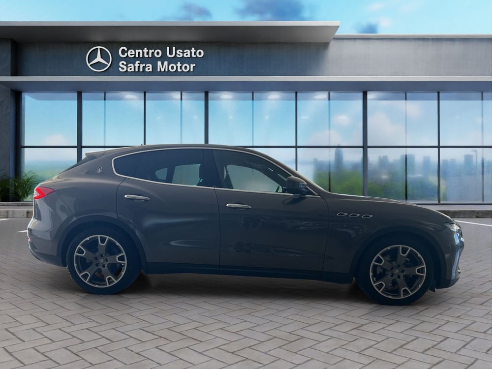 Maserati Levante usata a Cosenza (7)