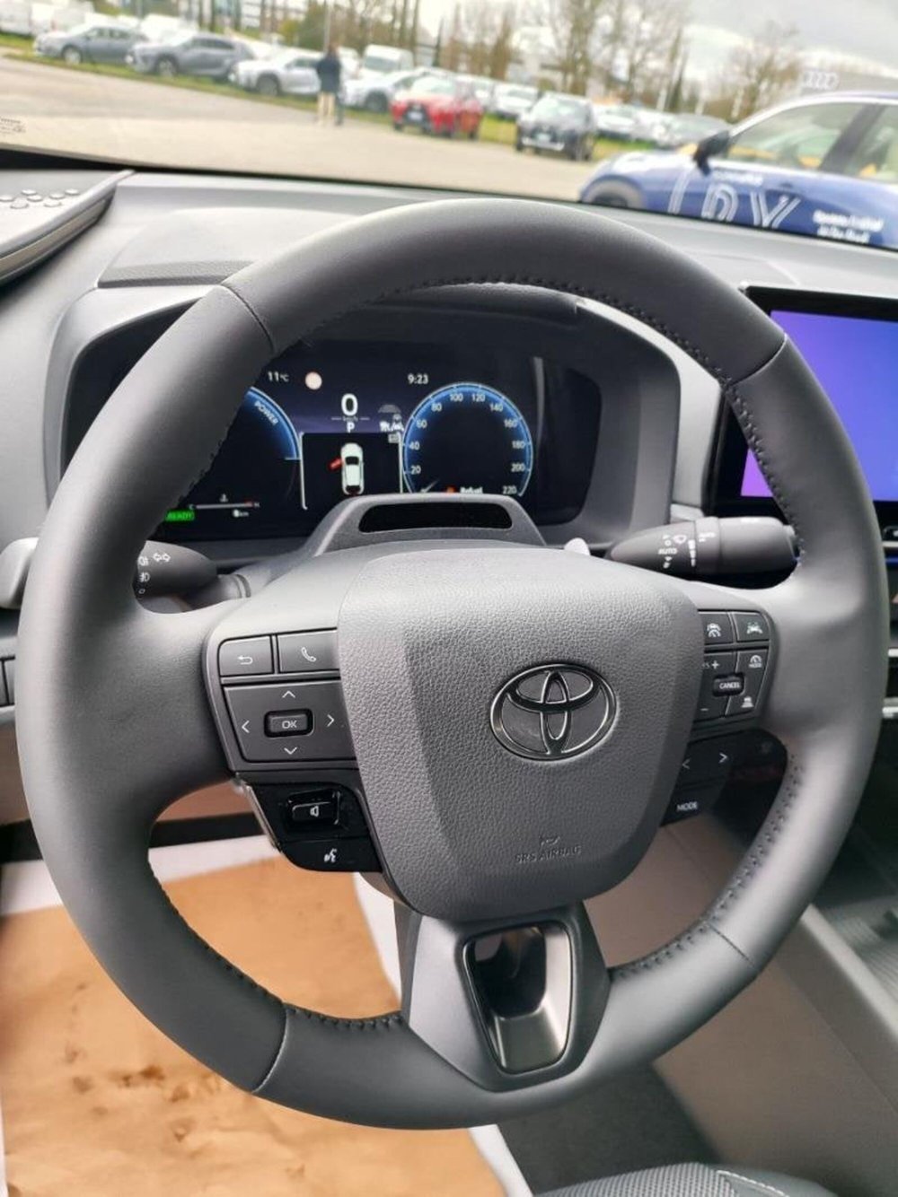 Toyota Toyota C-HR nuova a Perugia (11)