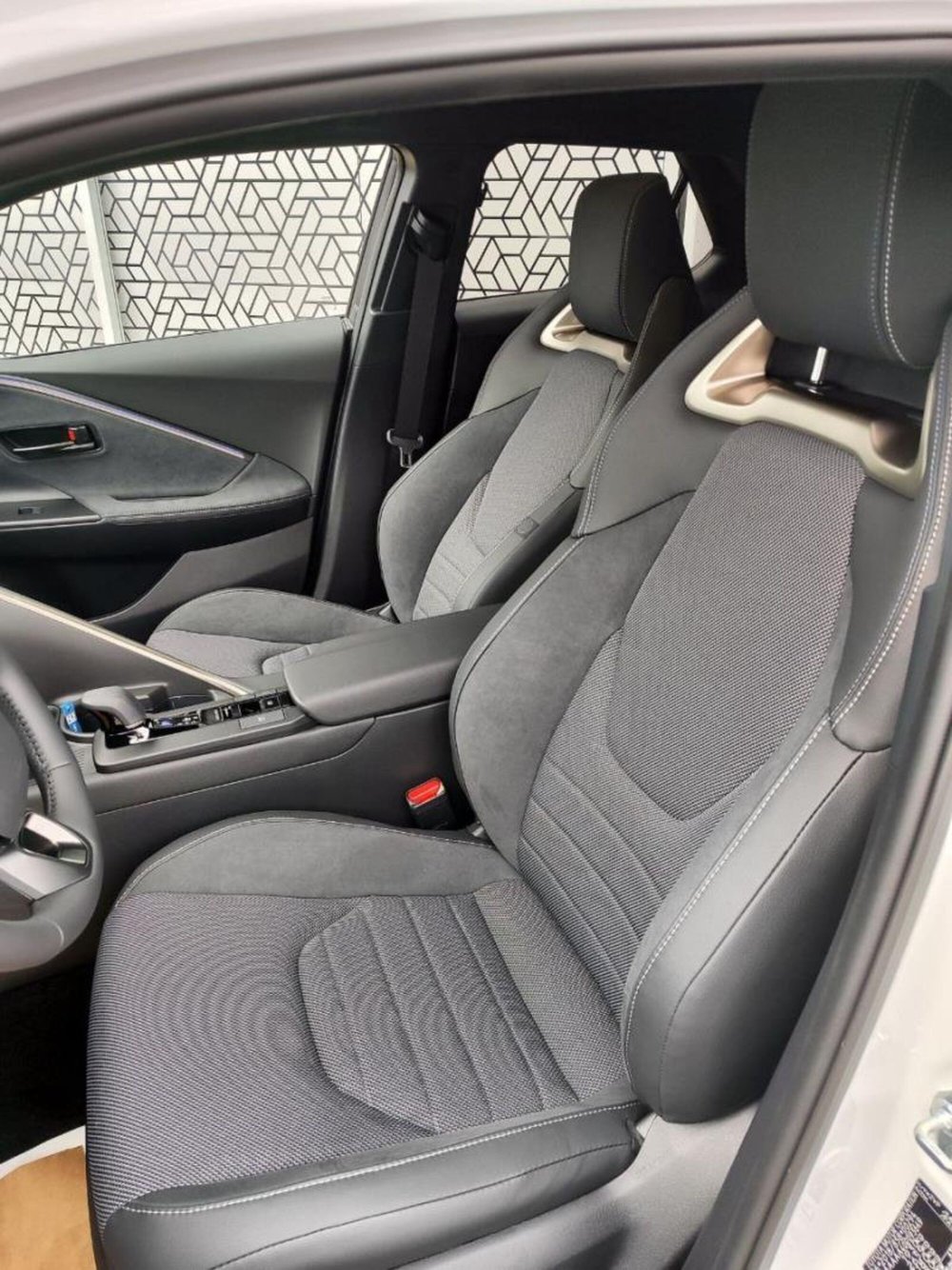 Toyota Toyota C-HR nuova a Perugia (12)