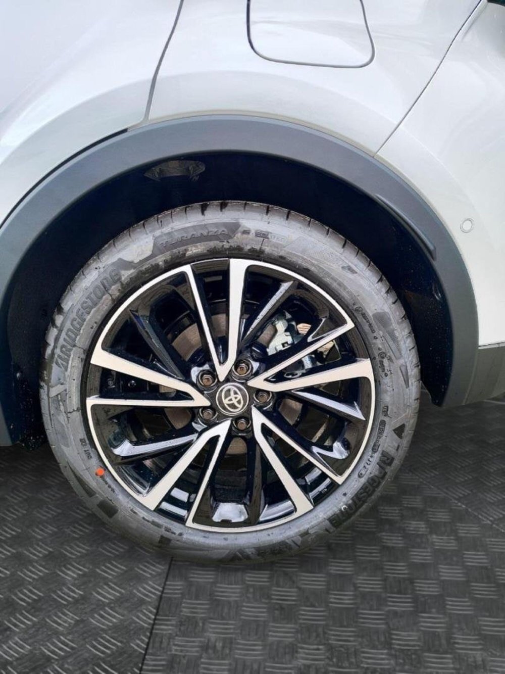 Toyota Toyota C-HR nuova a Perugia (13)
