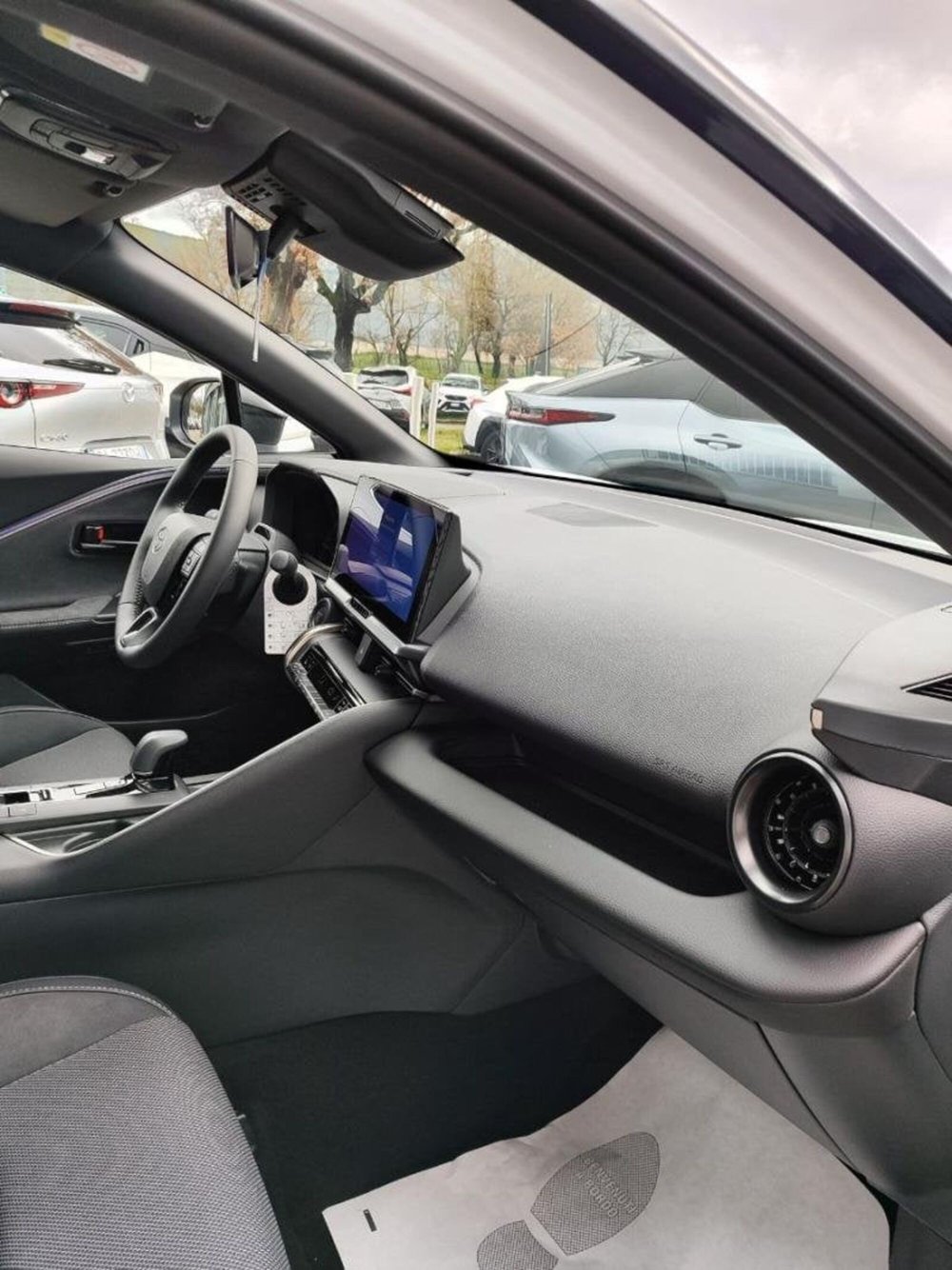 Toyota Toyota C-HR nuova a Perugia (5)