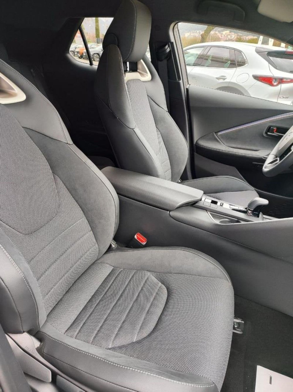 Toyota Toyota C-HR nuova a Perugia (6)