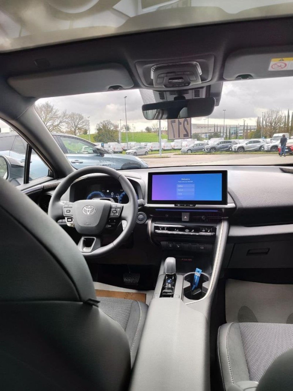 Toyota Toyota C-HR nuova a Perugia (8)