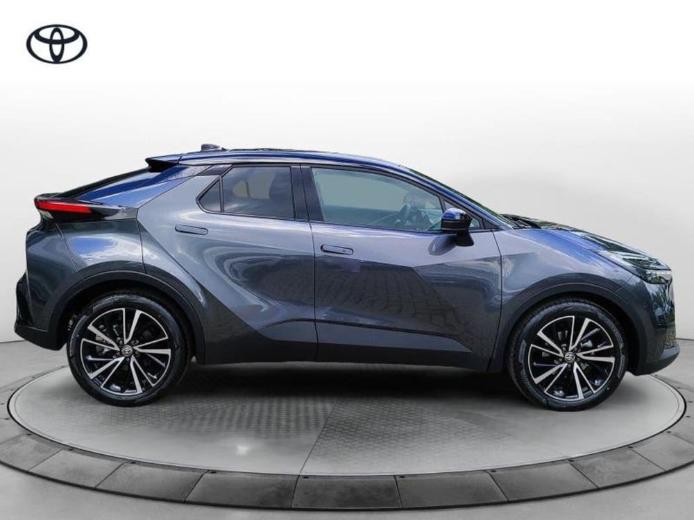 Toyota Toyota C-HR nuova a Perugia (13)