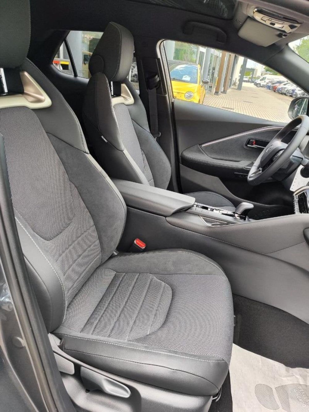 Toyota Toyota C-HR nuova a Perugia (6)