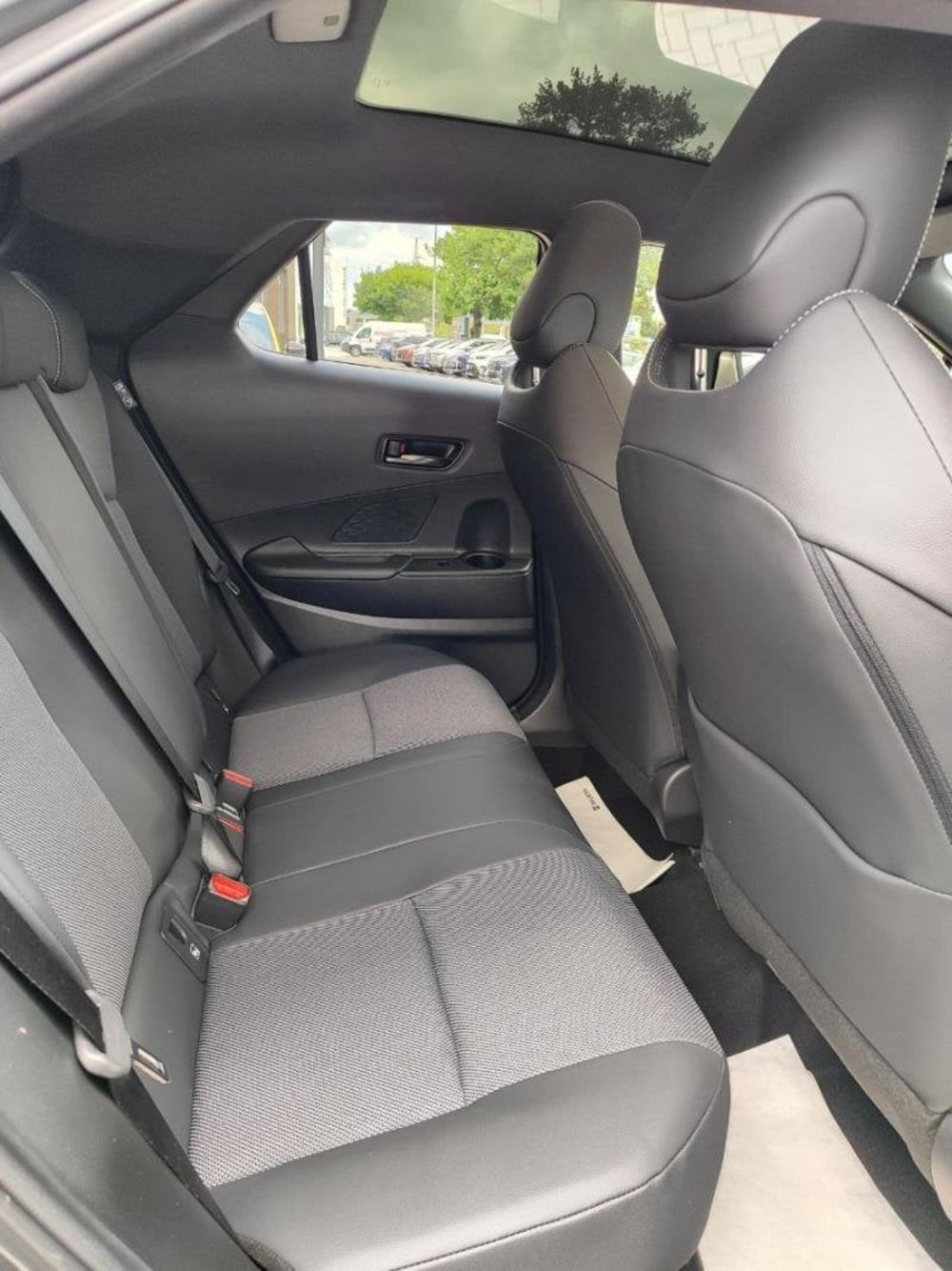 Toyota Toyota C-HR nuova a Perugia (7)