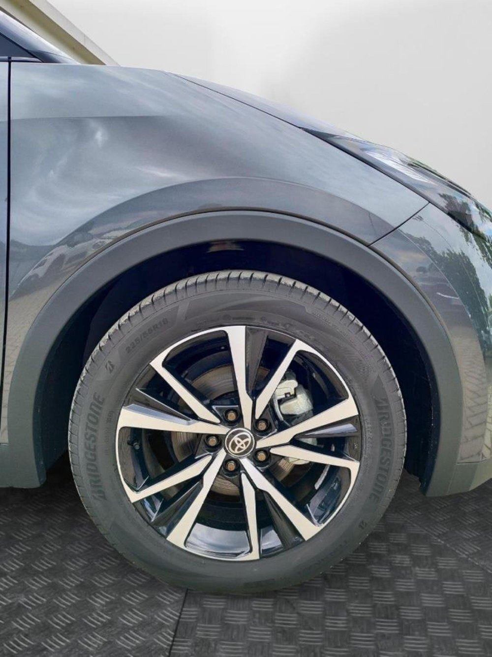 Toyota Toyota C-HR nuova a Perugia (14)