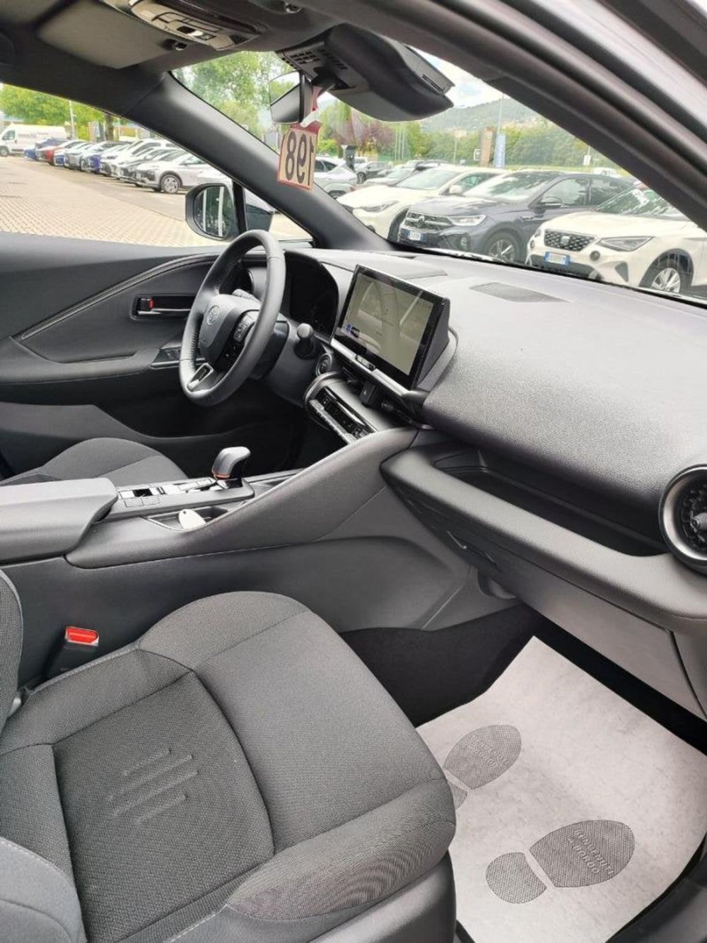 Toyota Toyota C-HR nuova a Perugia (5)