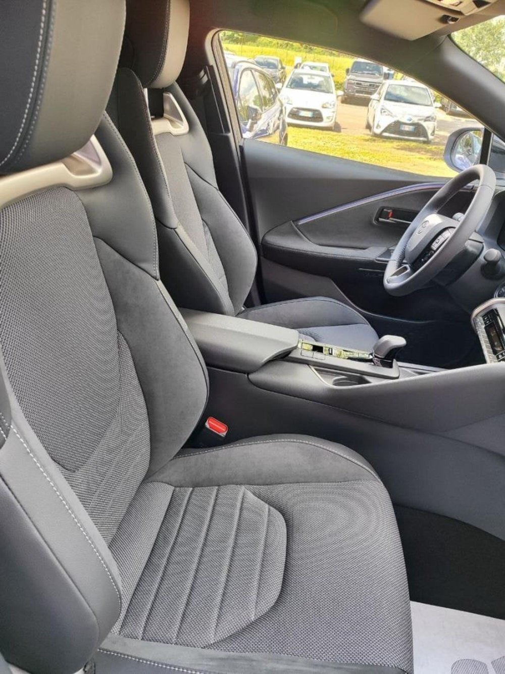 Toyota Toyota C-HR nuova a Perugia (6)