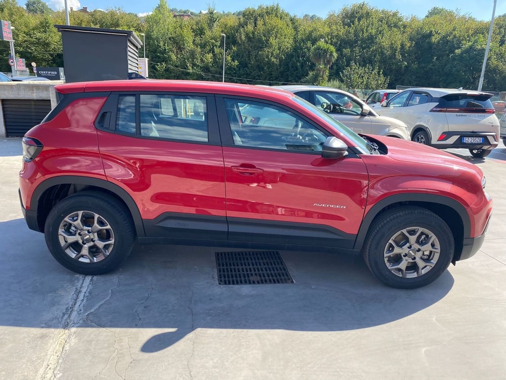 Jeep Avenger nuova a Avellino (14)