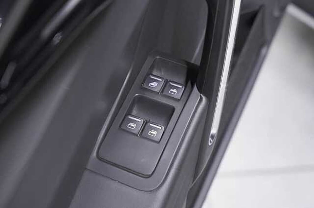 Volkswagen Maggiolino Cabrio usata a Como (15)