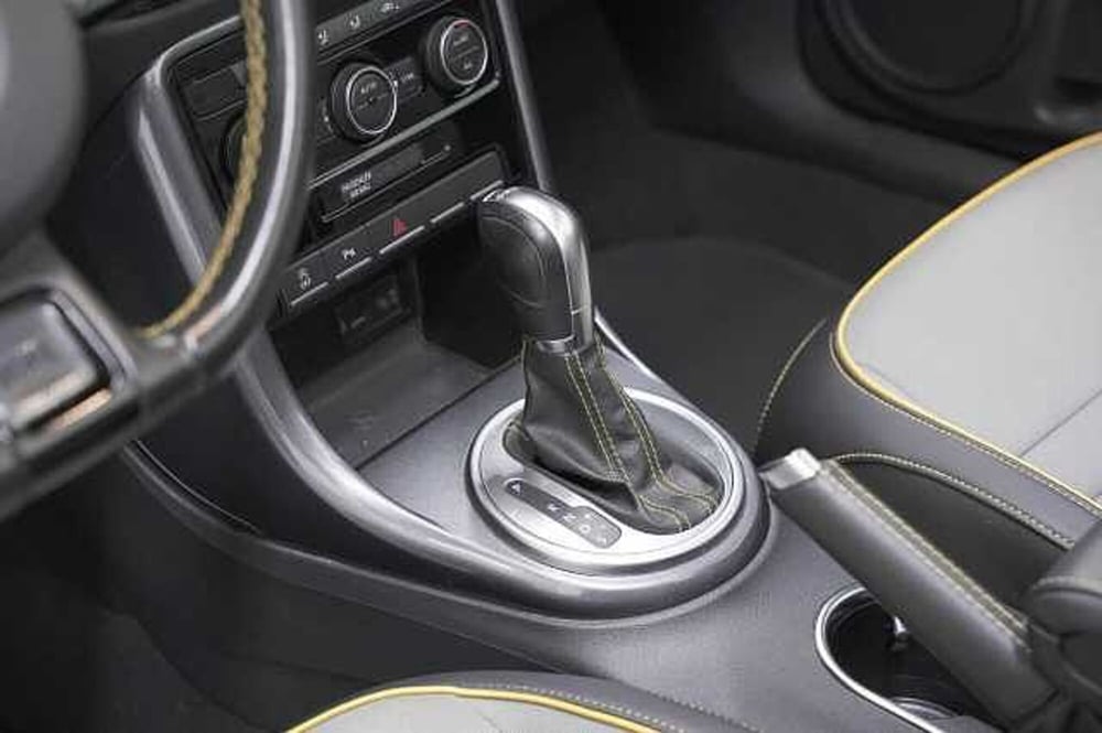 Volkswagen Maggiolino Cabrio usata a Como (16)