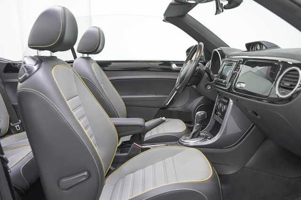 Volkswagen Maggiolino Cabrio usata a Como (7)