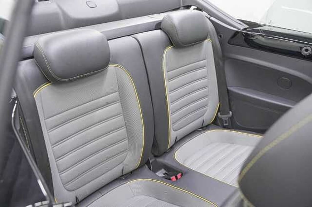 Volkswagen Maggiolino Cabrio usata a Como (8)
