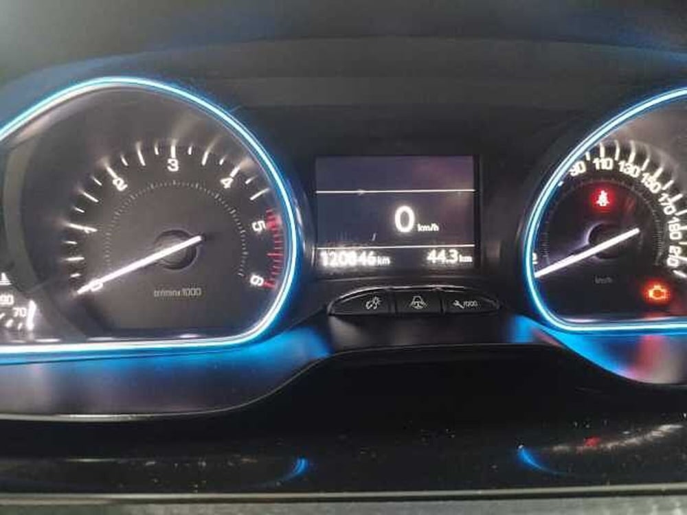 Peugeot 2008 usata a Lecce (9)
