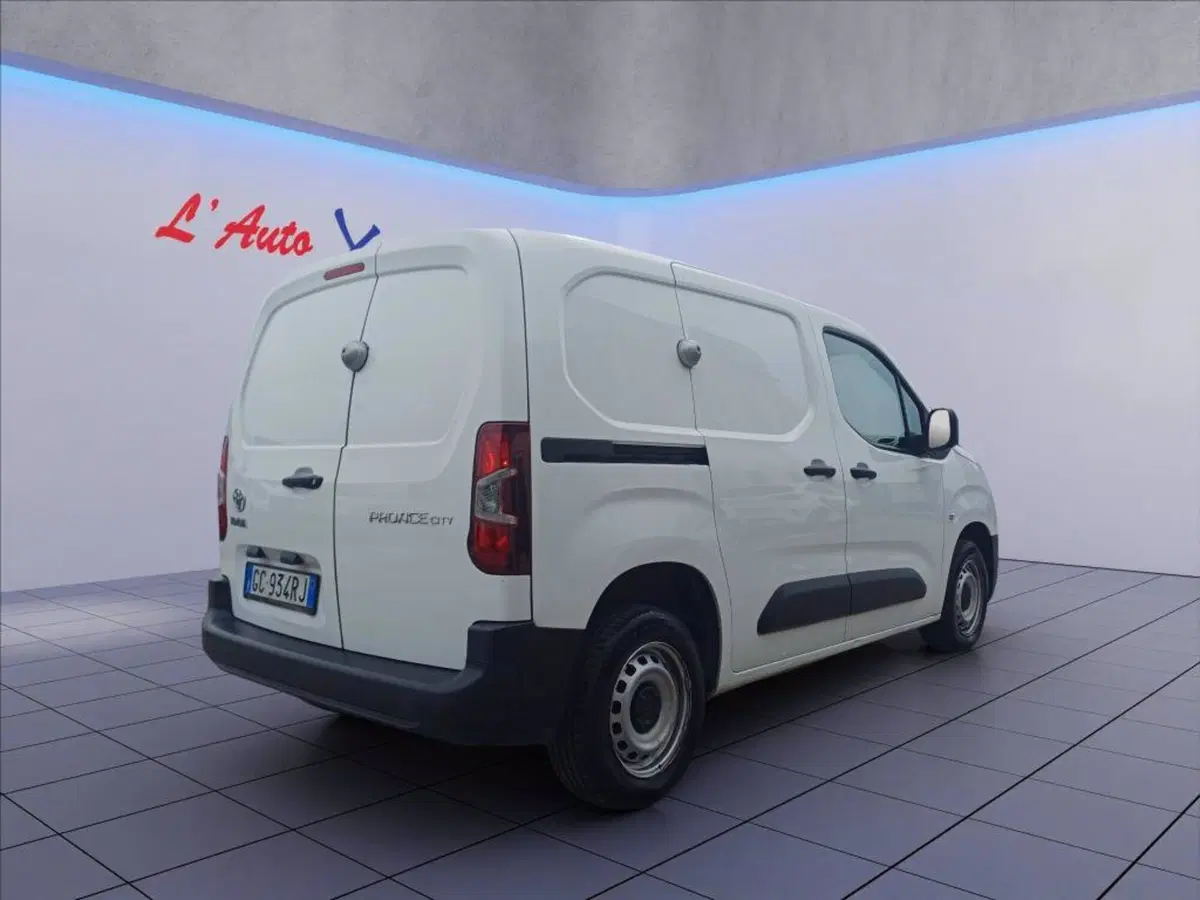 Toyota Proace City Furgone usata a Milano (6)