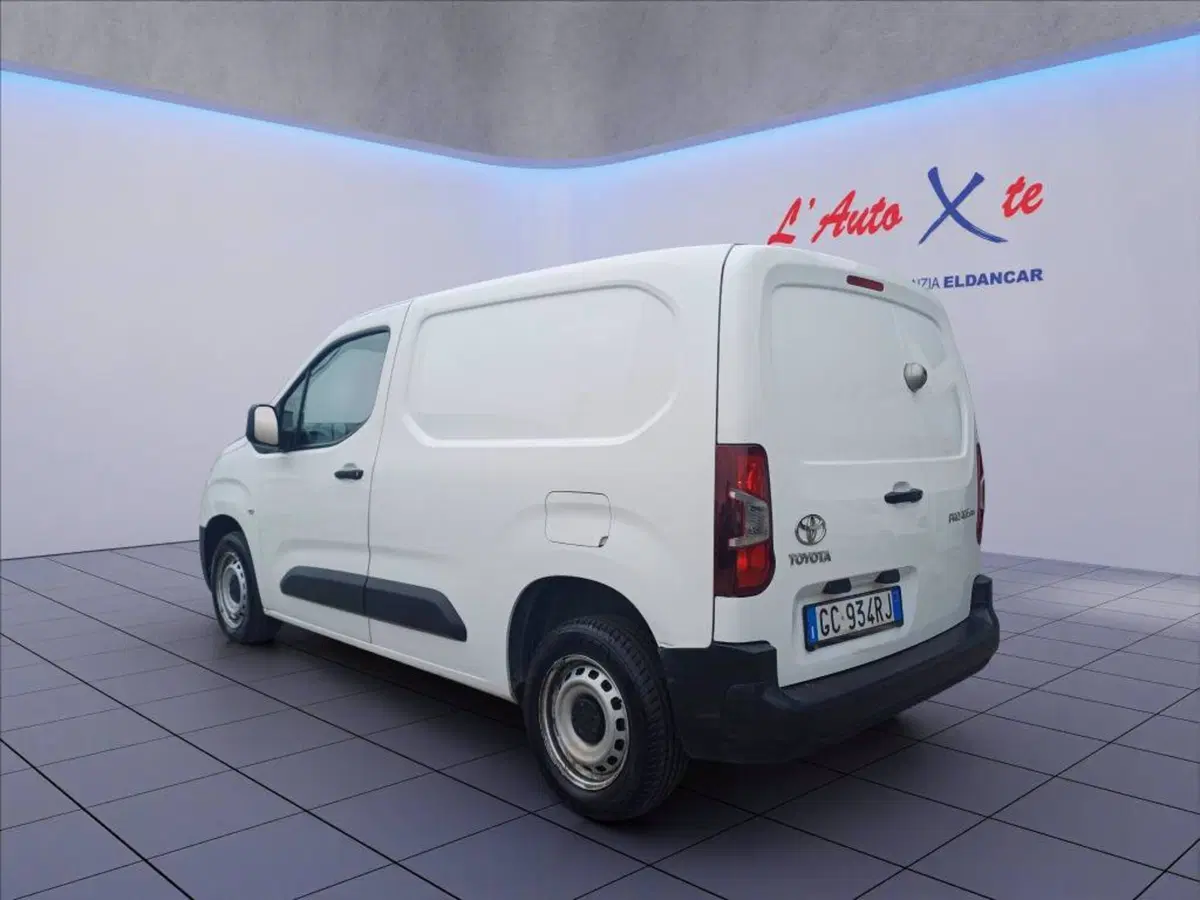 Toyota Proace City Furgone usata a Milano (8)