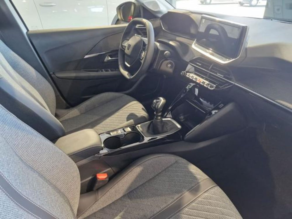 Peugeot 208 nuova a Salerno (11)