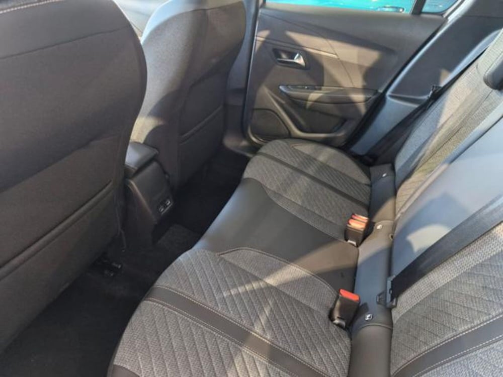 Peugeot 208 nuova a Salerno (14)