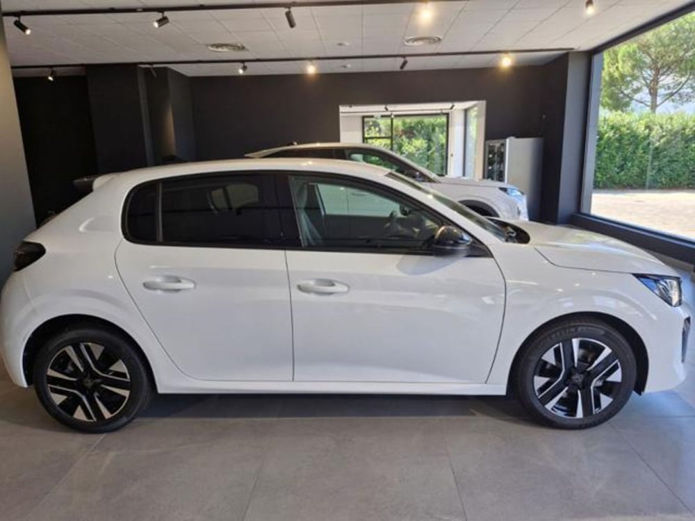 Peugeot 208 nuova a Salerno (4)