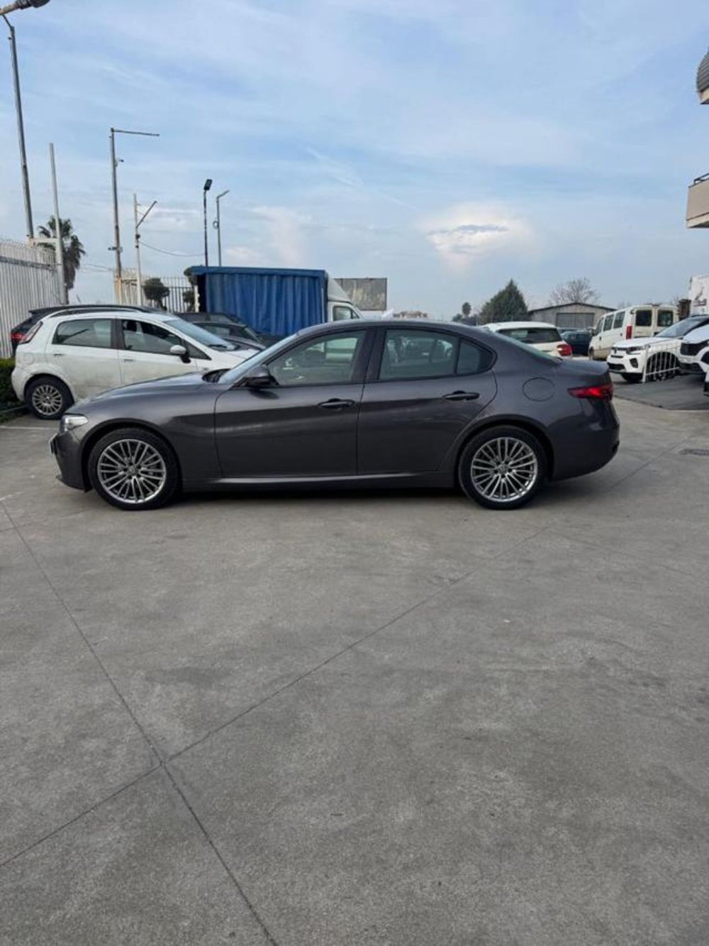 Alfa Romeo Giulia usata a Caserta (3)