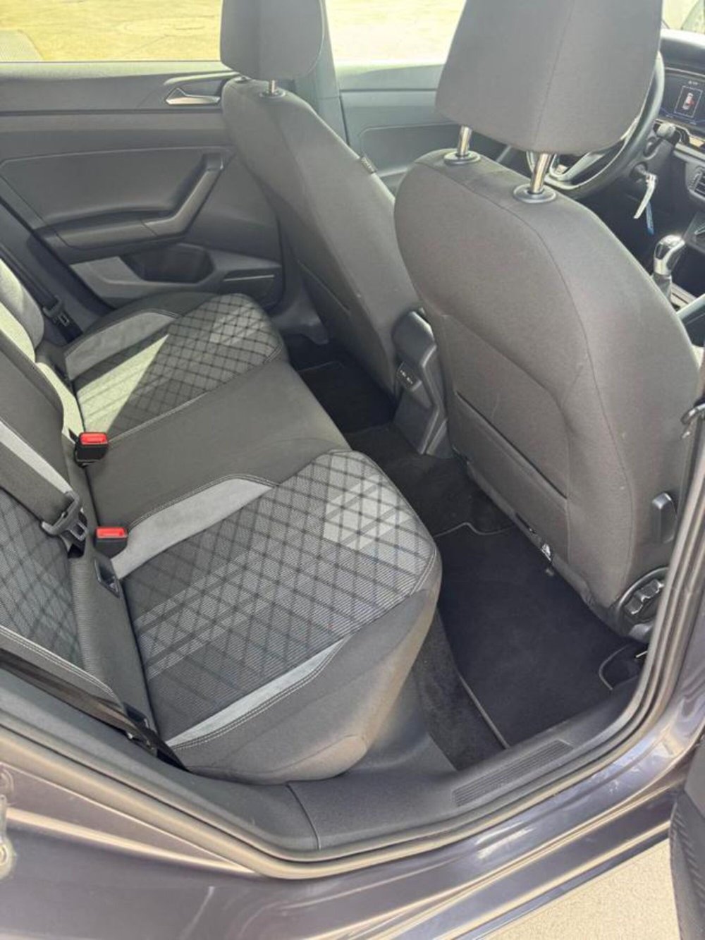 Volkswagen Taigo usata a Caserta (9)