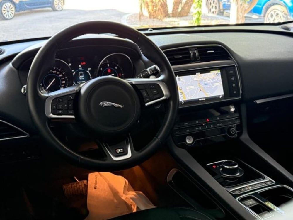 Jaguar F-Pace usata a Trapani (16)