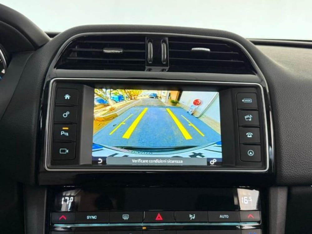 Jaguar F-Pace usata a Trapani (18)
