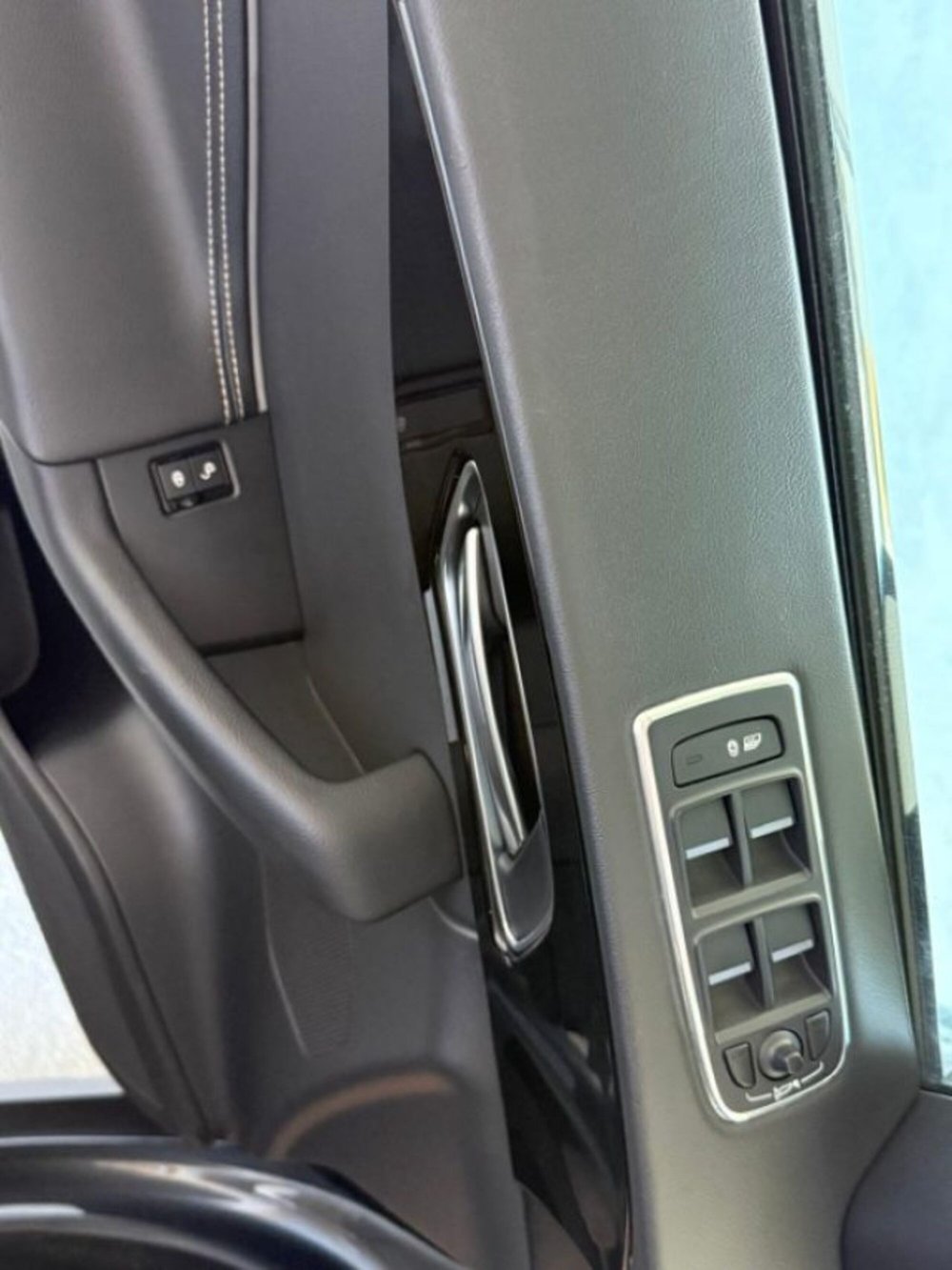 Jaguar F-Pace usata a Trapani (5)
