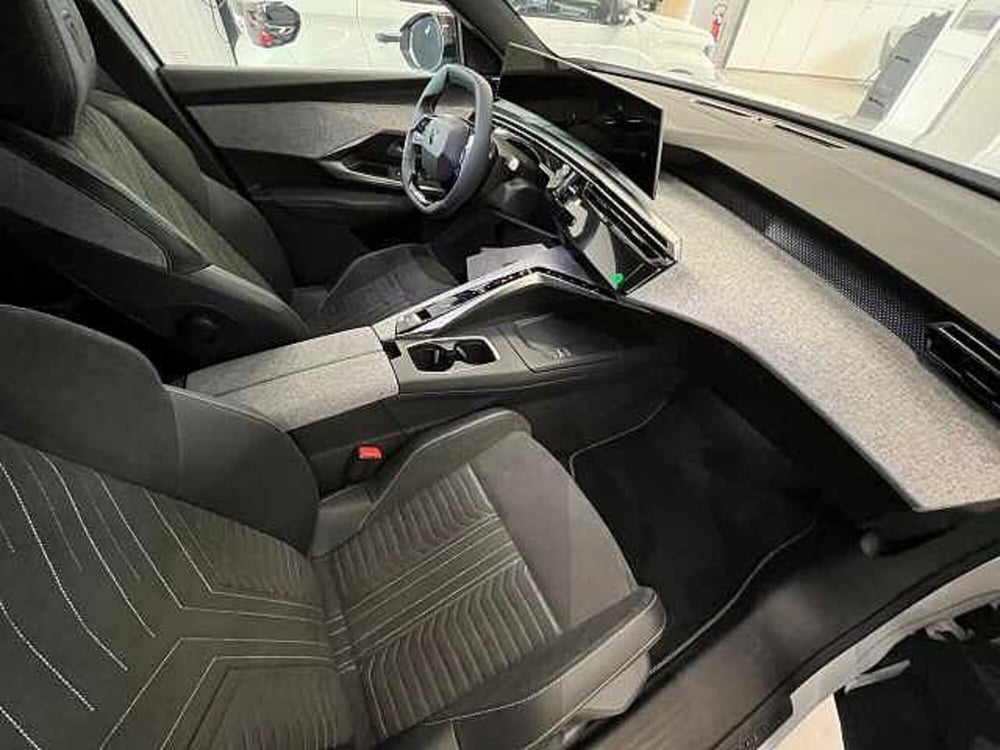 Peugeot 5008 nuova a Venezia (14)