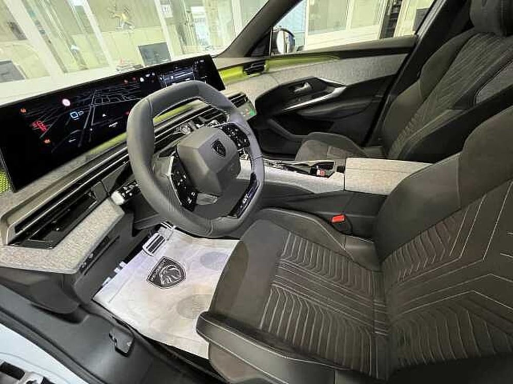 Peugeot 5008 nuova a Venezia (19)