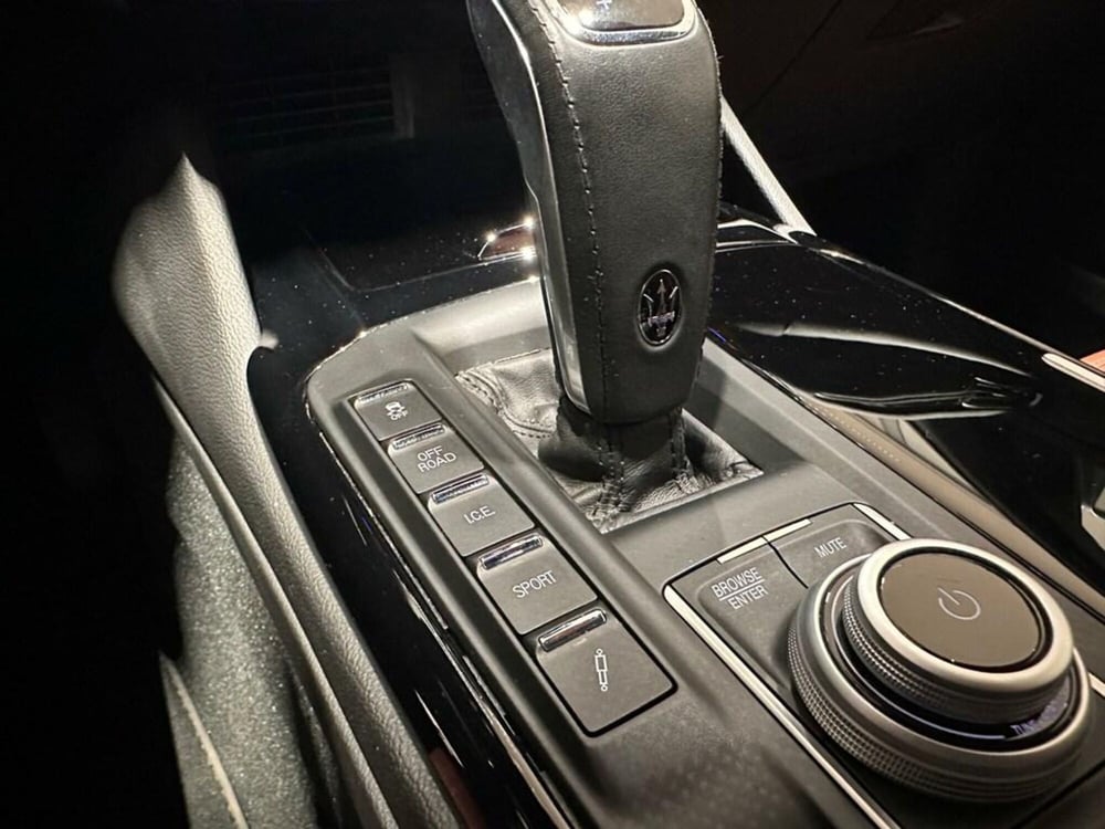 Maserati Levante usata a Varese (13)