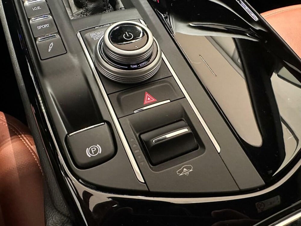 Maserati Levante usata a Varese (14)